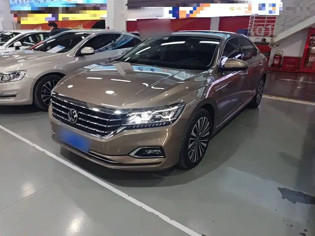 Volkswagen Passat — фото 1