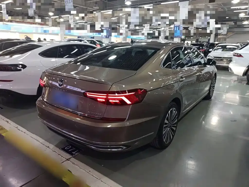 Volkswagen Passat — фото 10