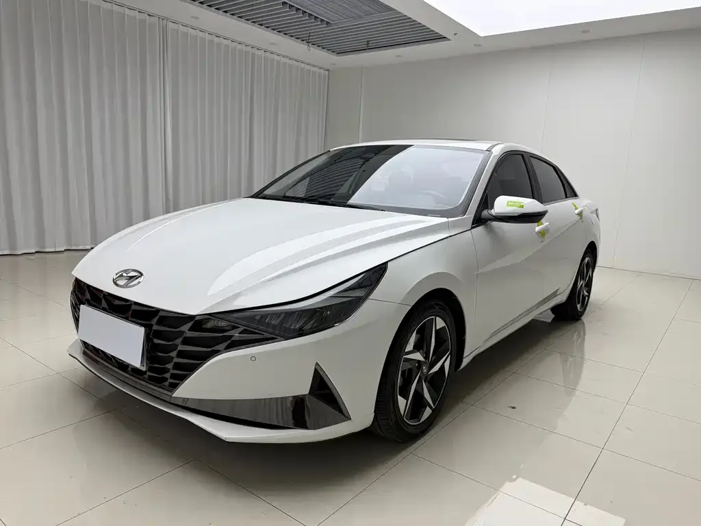 Hyundai Elantra 2023 из CN, фото 1