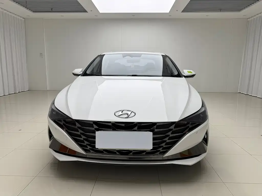 Hyundai Elantra 2023 из CN, фото 2