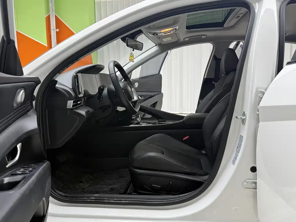 Hyundai Elantra 2023 из CN, фото 7