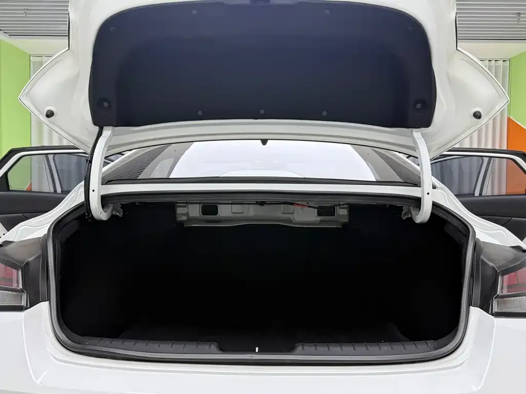 Hyundai Elantra 2023 из CN, фото 9