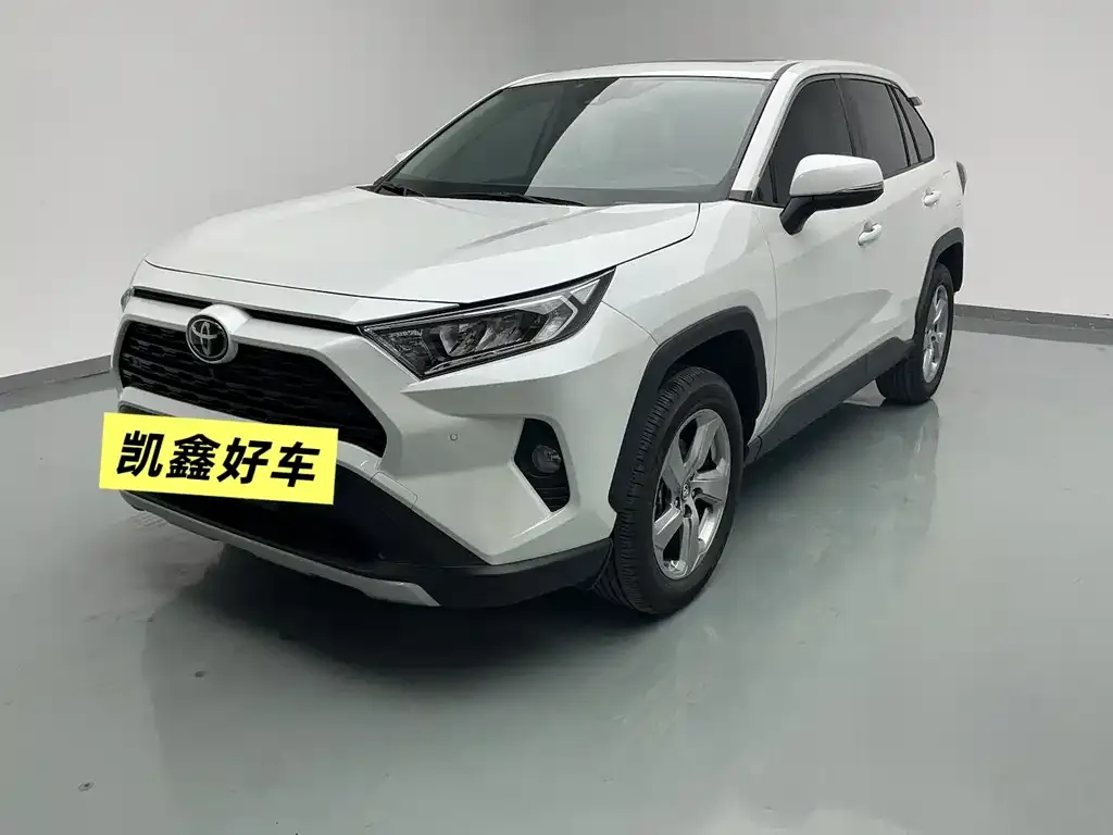 Toyota RAV4 — фото 1
