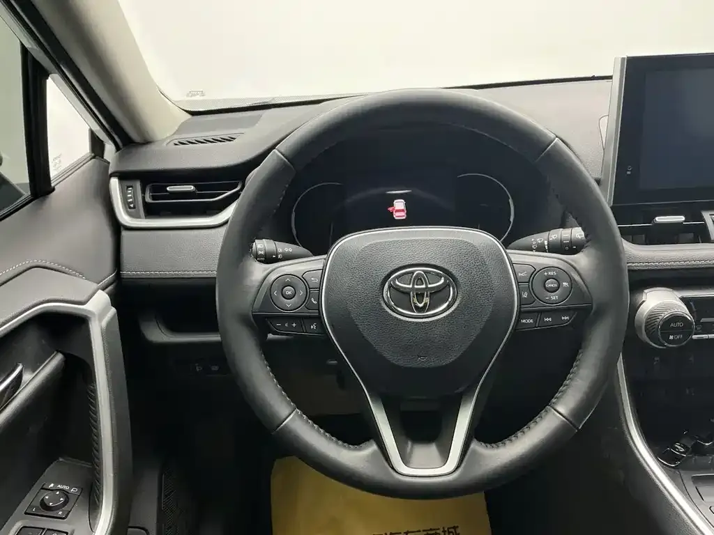 Toyota RAV4 — фото 8