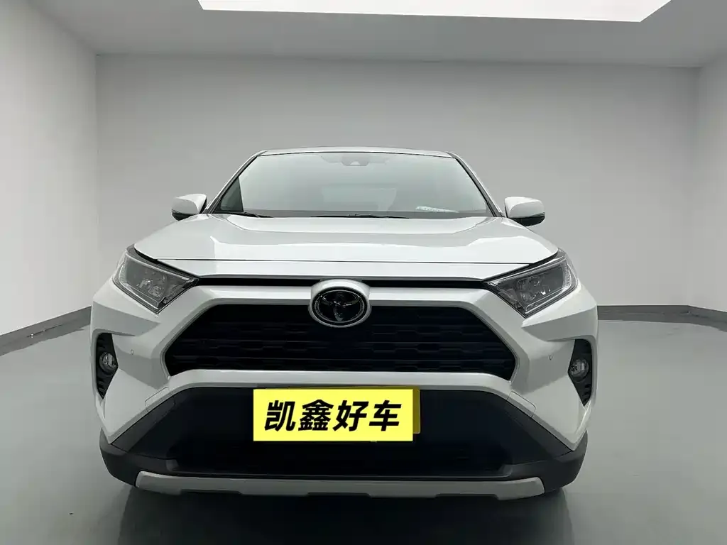 Toyota RAV4 — фото 4