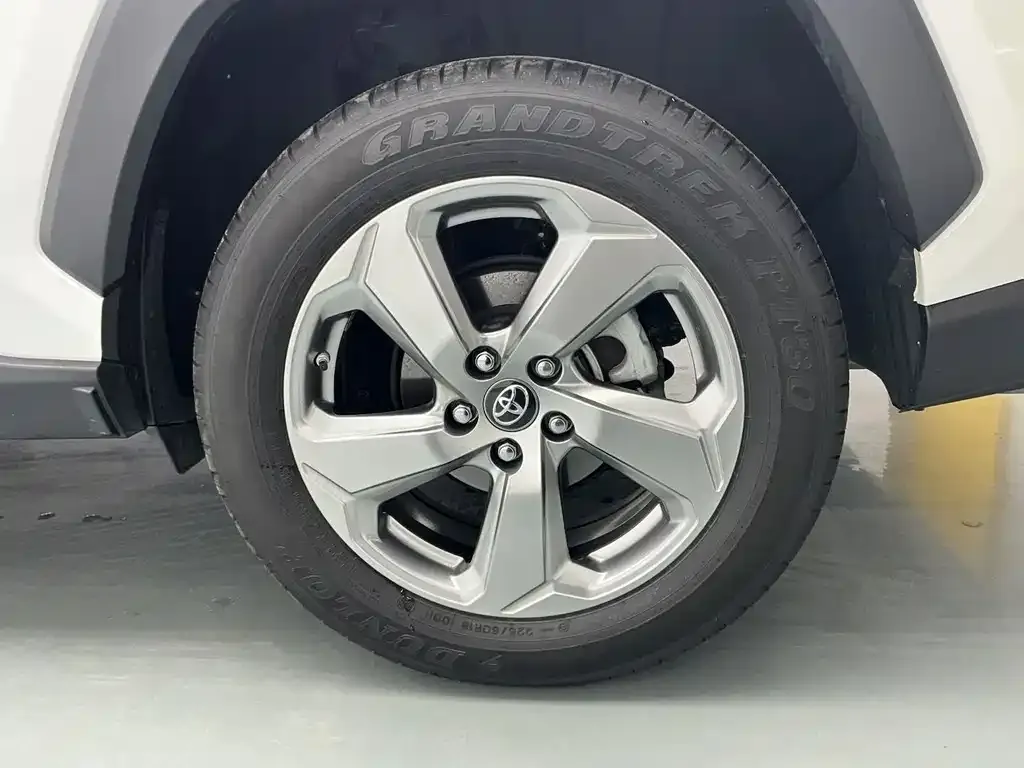 Toyota RAV4 — фото 6
