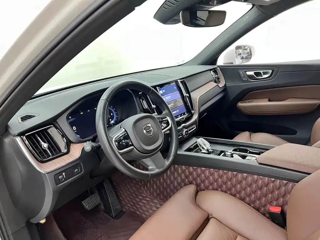 Volvo XC60 2022 из CN, фото 8