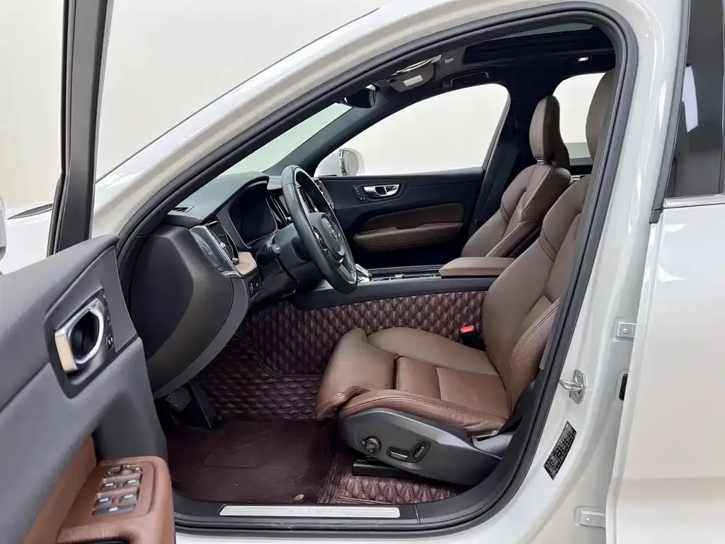 Volvo XC60 2022 из CN, фото 5