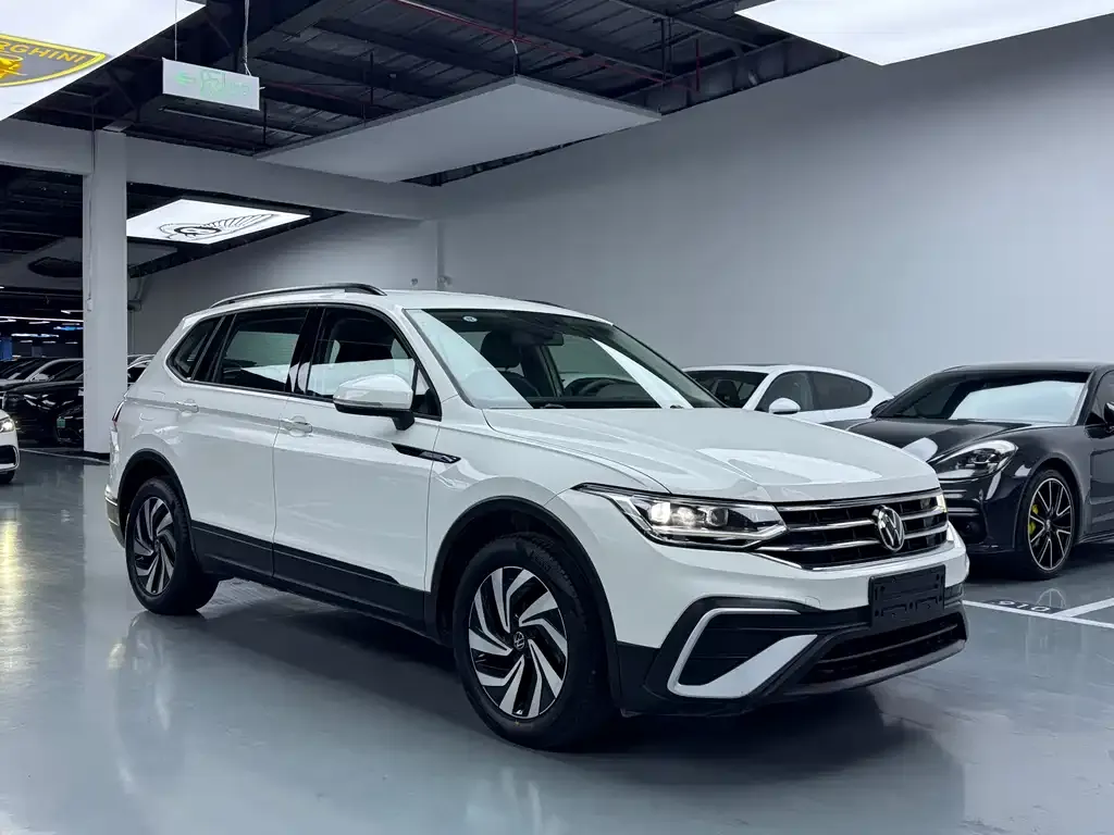 Volkswagen Tiguan L 2022 из CN, фото 3