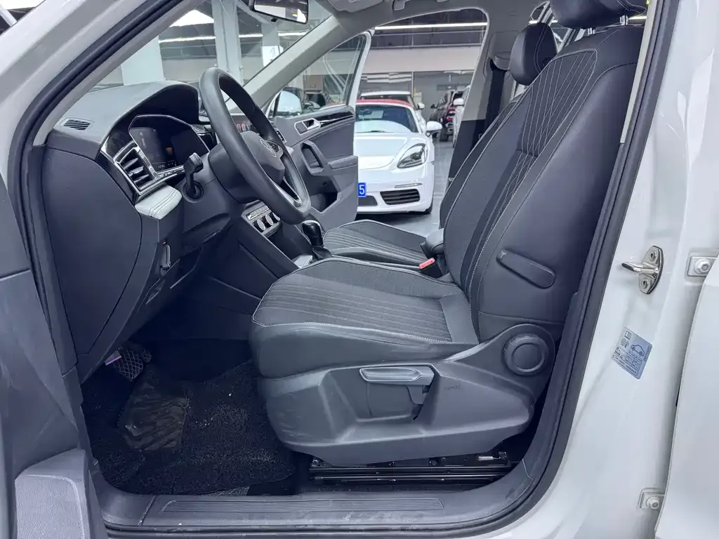 Volkswagen Tiguan L 2022 из CN, фото 4