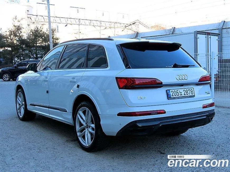Audi Q7 2023 из KR, фото 9