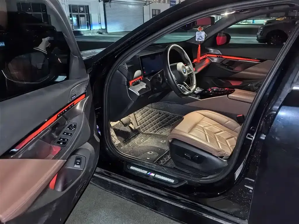 BMW 5 Series 2024 из CN, фото 9