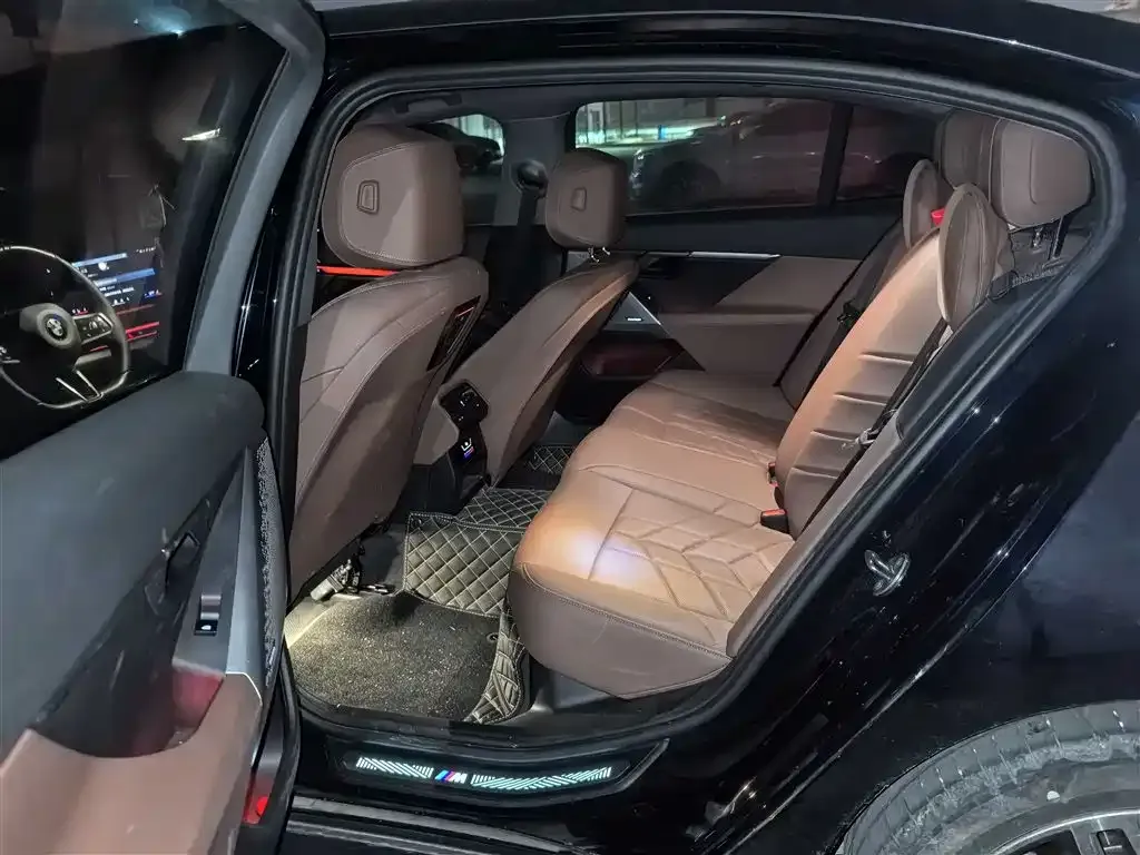 BMW 5 Series 2024 из CN, фото 6