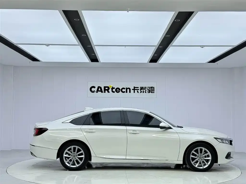 Honda Accord — фото 10