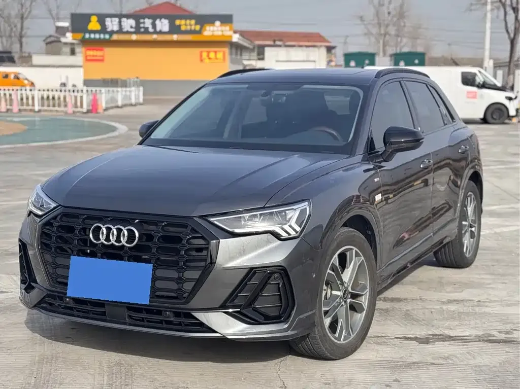 Audi Q3 — фото 1