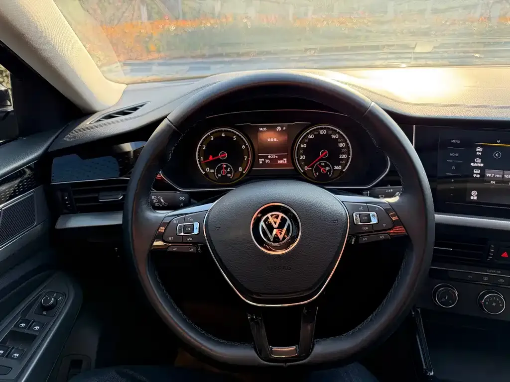 Volkswagen Passat 2021 из CN, фото 2