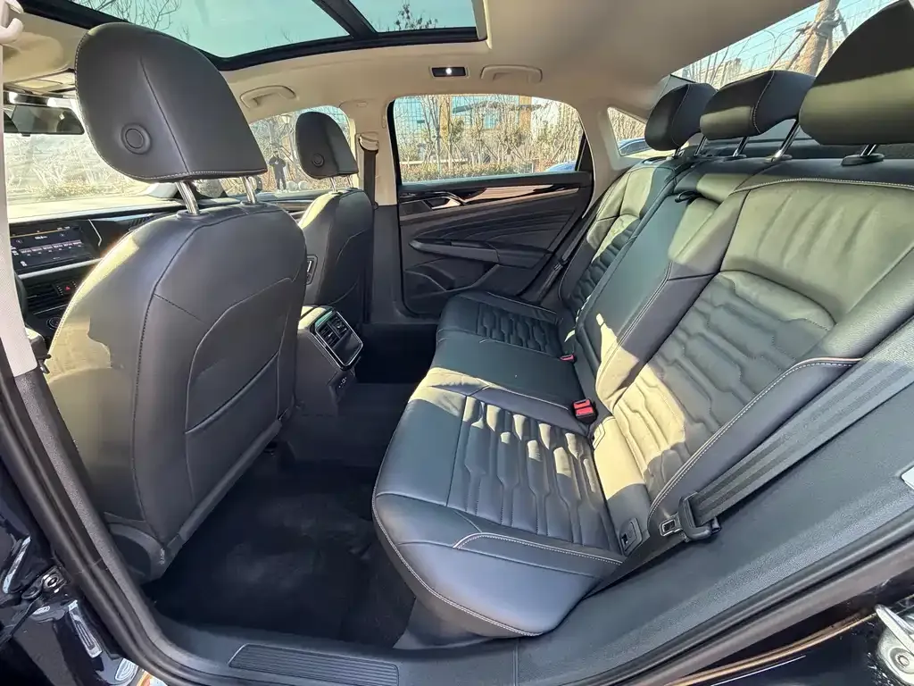 Volkswagen Passat 2021 из CN, фото 10