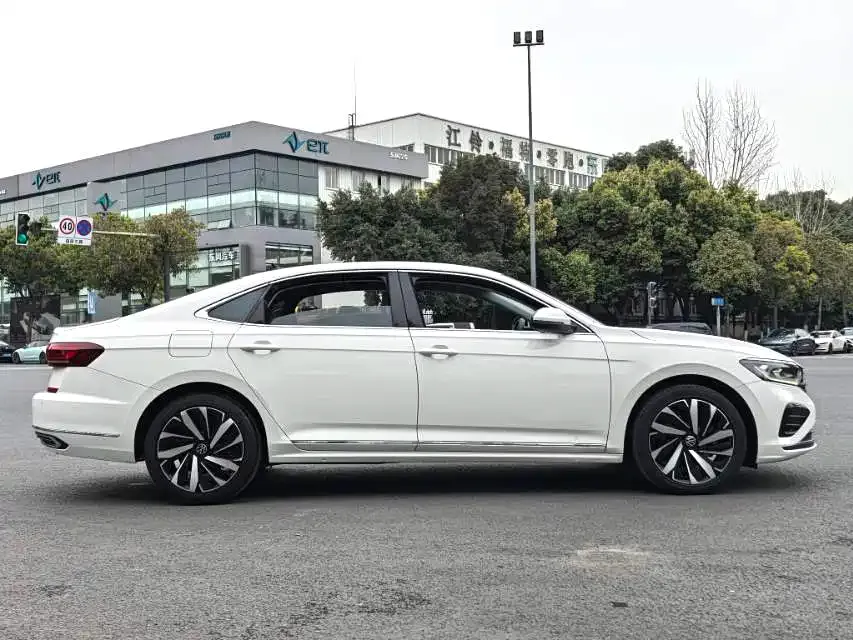 Volkswagen Passat 2021 из CN, фото 9