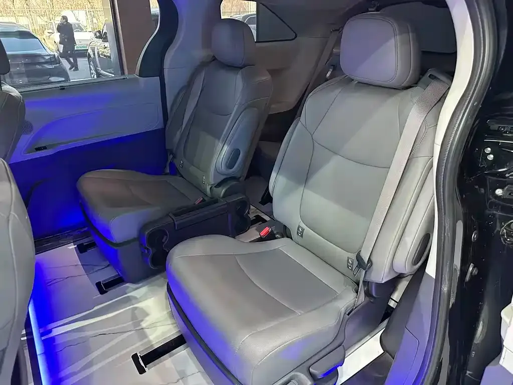 Toyota Granvia 2023 из CN, фото 5