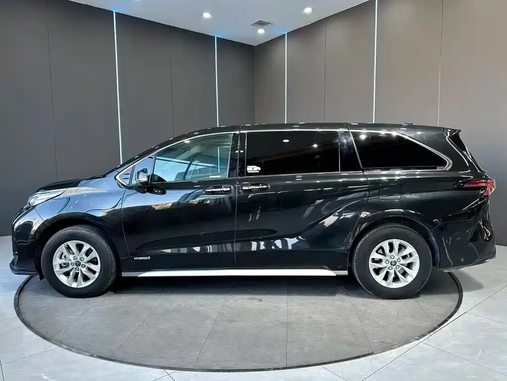 Toyota Granvia 2023 из CN, фото 6