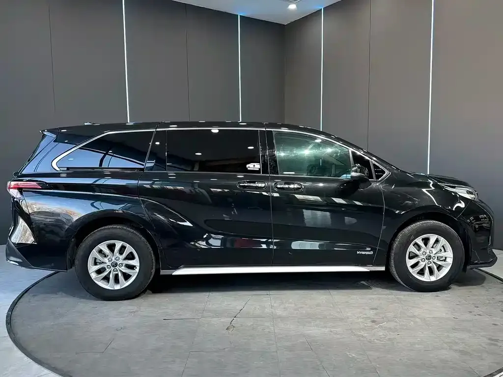 Toyota Granvia 2023 из CN, фото 10