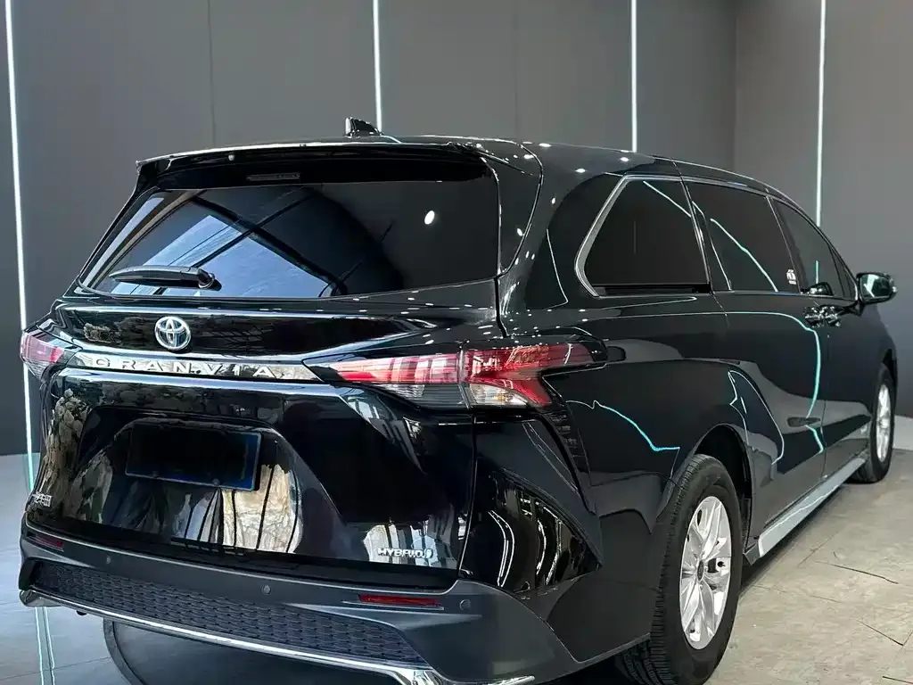 Toyota Granvia 2023 из CN, фото 8