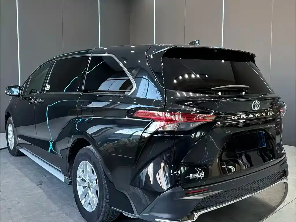 Toyota Granvia 2023 из CN, фото 3
