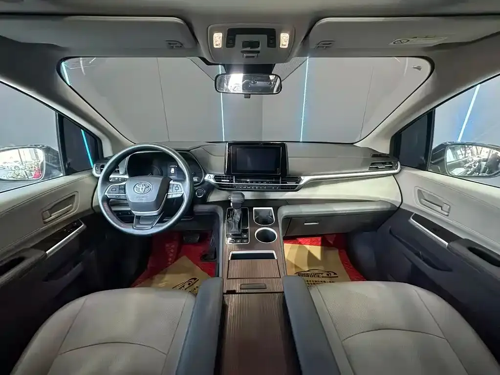 Toyota Granvia 2023 из CN, фото 9
