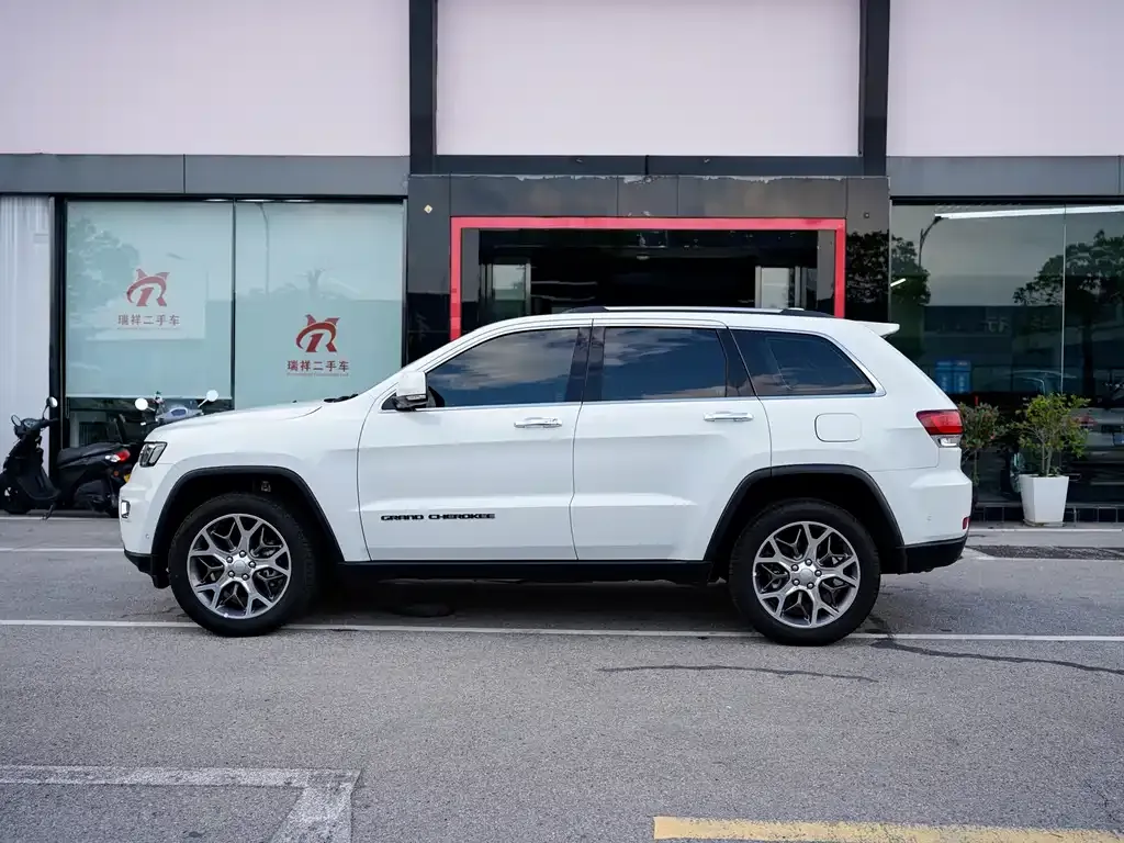 Jeep Grand Cherokee (Import) 2022 из CN, фото 6