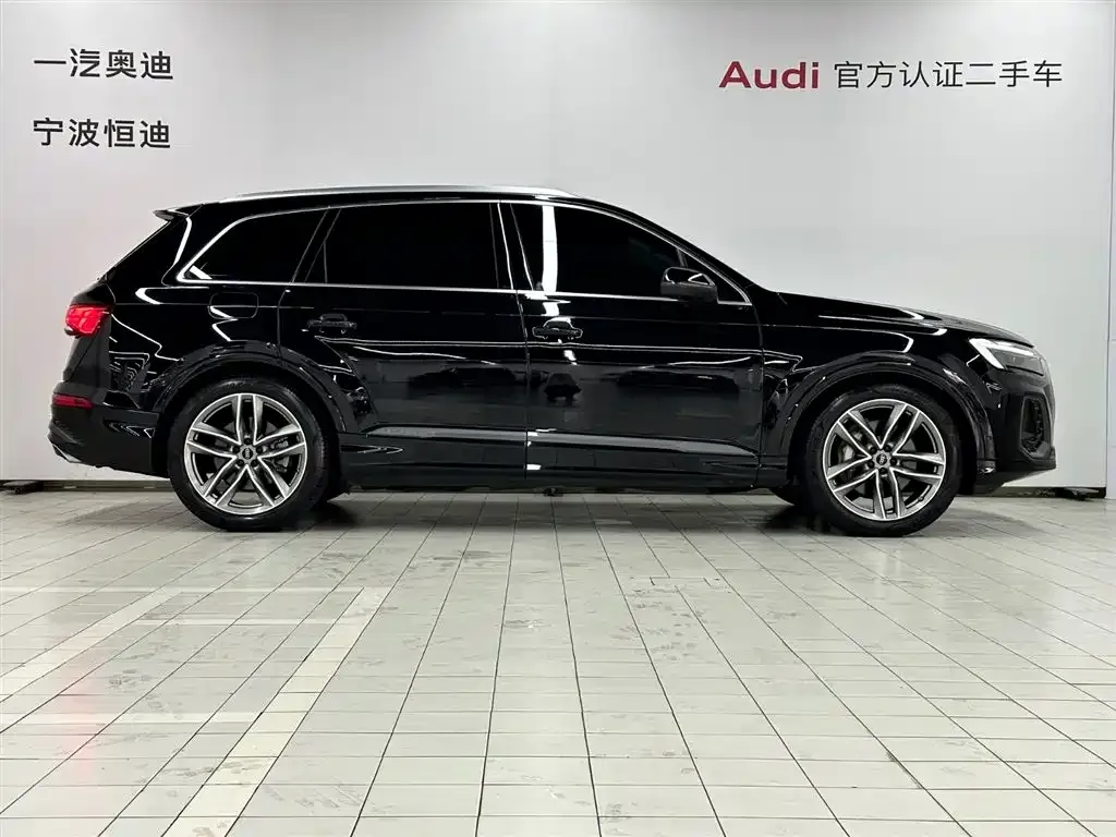 Audi Q7 2024 из CN, фото 2