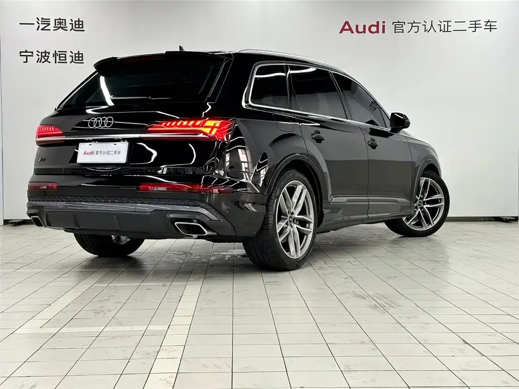 Audi Q7 2024 из CN, фото 4