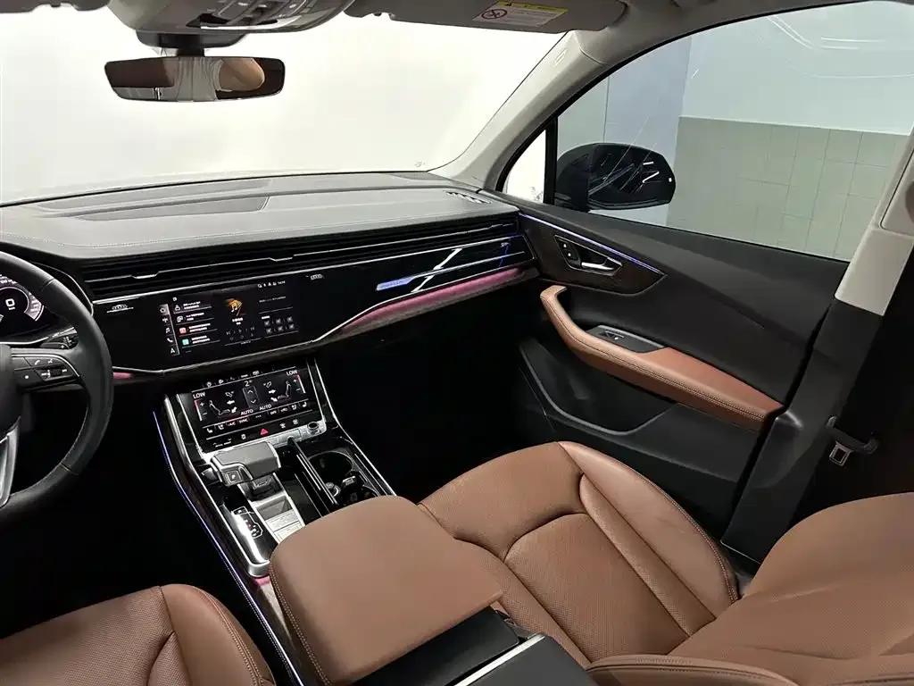 Audi Q7 2024 из CN, фото 3