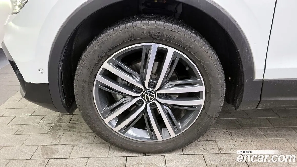 Volkswagen Tiguan — фото 8