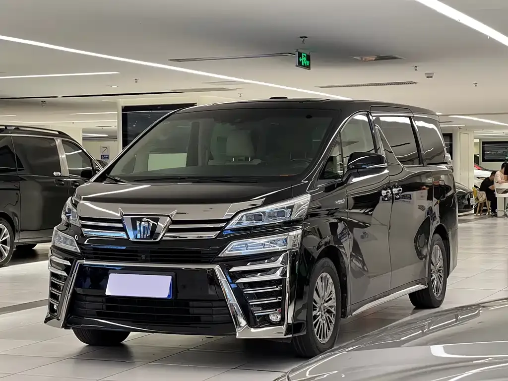 Toyota Vellfire — фото 1