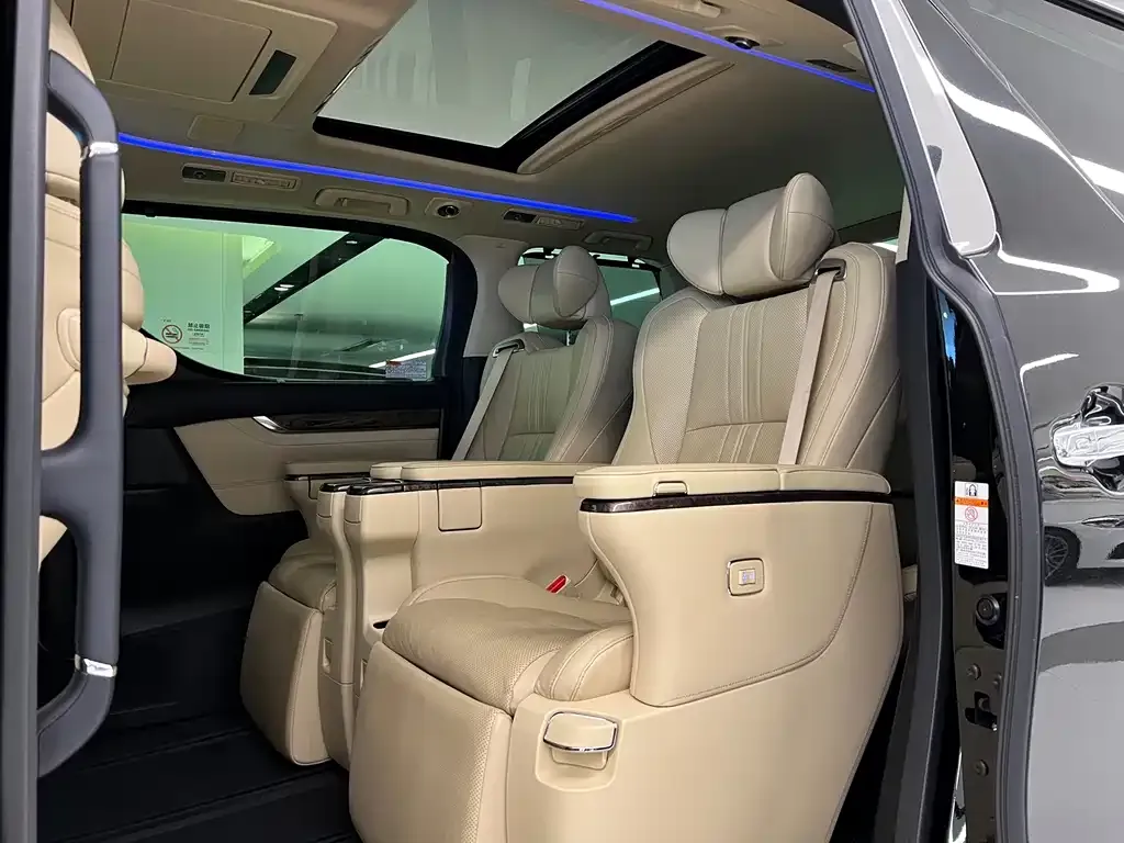 Toyota Vellfire — фото 9