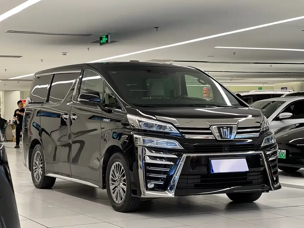 Toyota Vellfire — фото 10