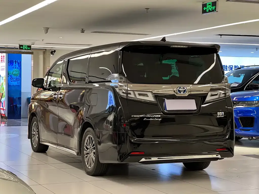 Toyota Vellfire — фото 7