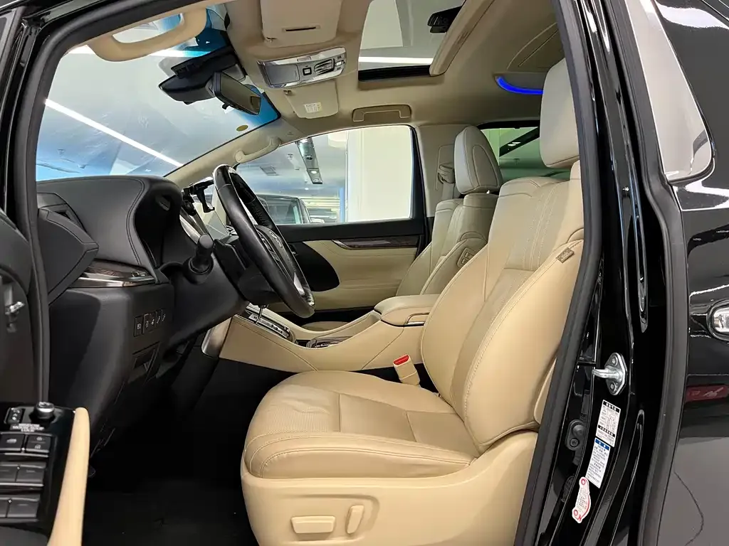 Toyota Vellfire — фото 4