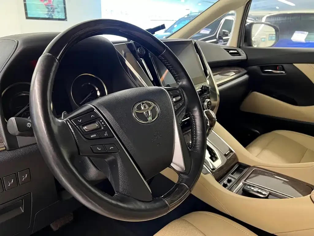 Toyota Vellfire — фото 8