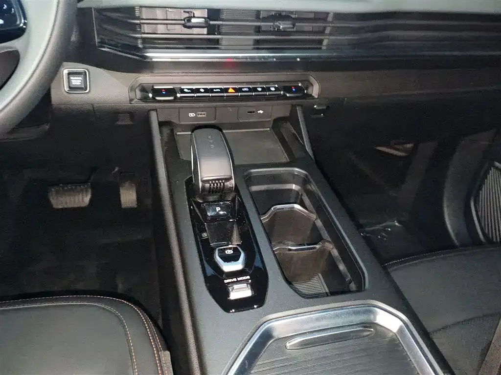 Geely Haoyue L 2025 из CN, фото 6