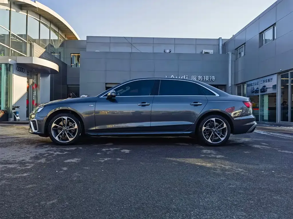 Audi A4L 2024 из CN, фото 7