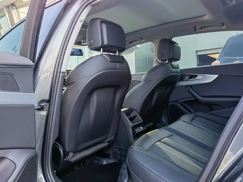 Audi A4L 2024 из CN, фото 4