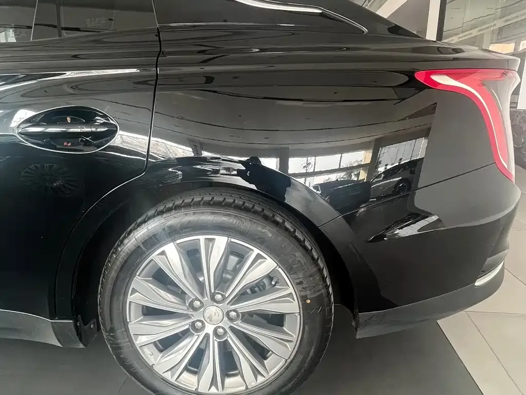 Hongqi E-QM5 2024 из CN, фото 6