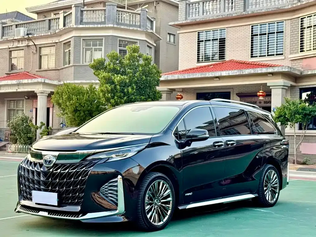 Toyota Granvia 2023 из CN, фото 1