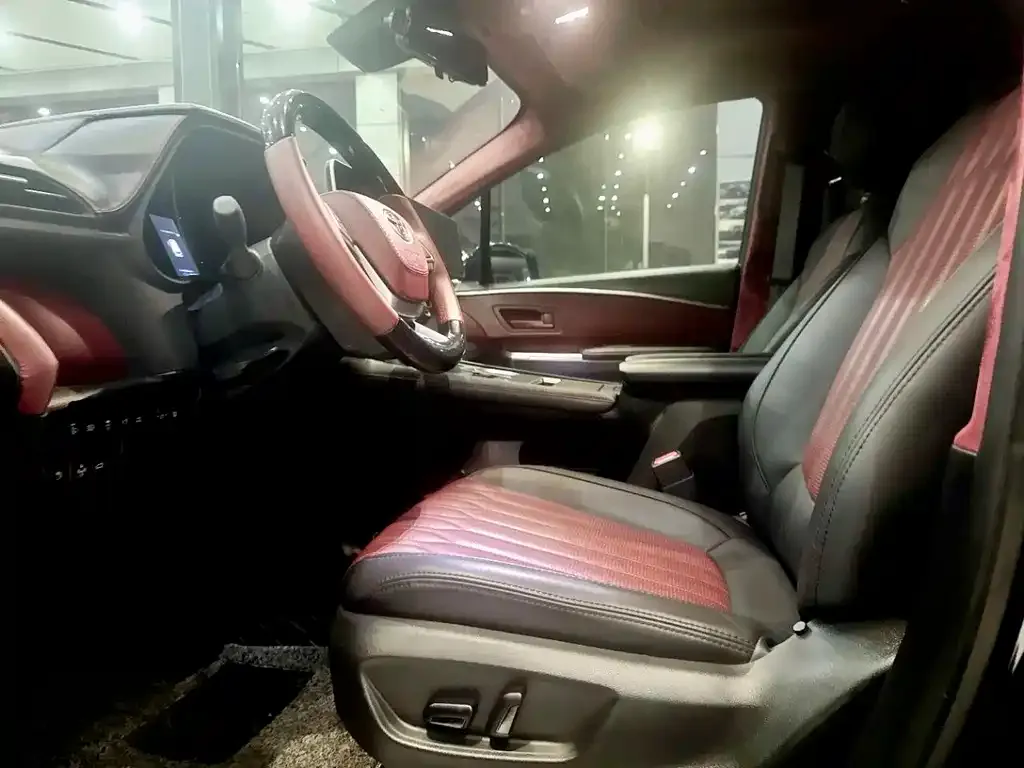 Toyota Granvia 2023 из CN, фото 3