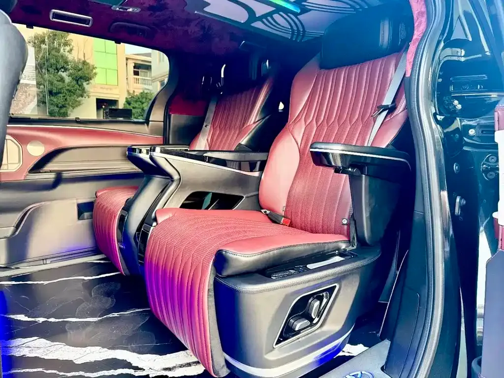 Toyota Granvia 2023 из CN, фото 9