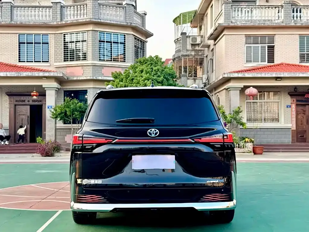 Toyota Granvia 2023 из CN, фото 5