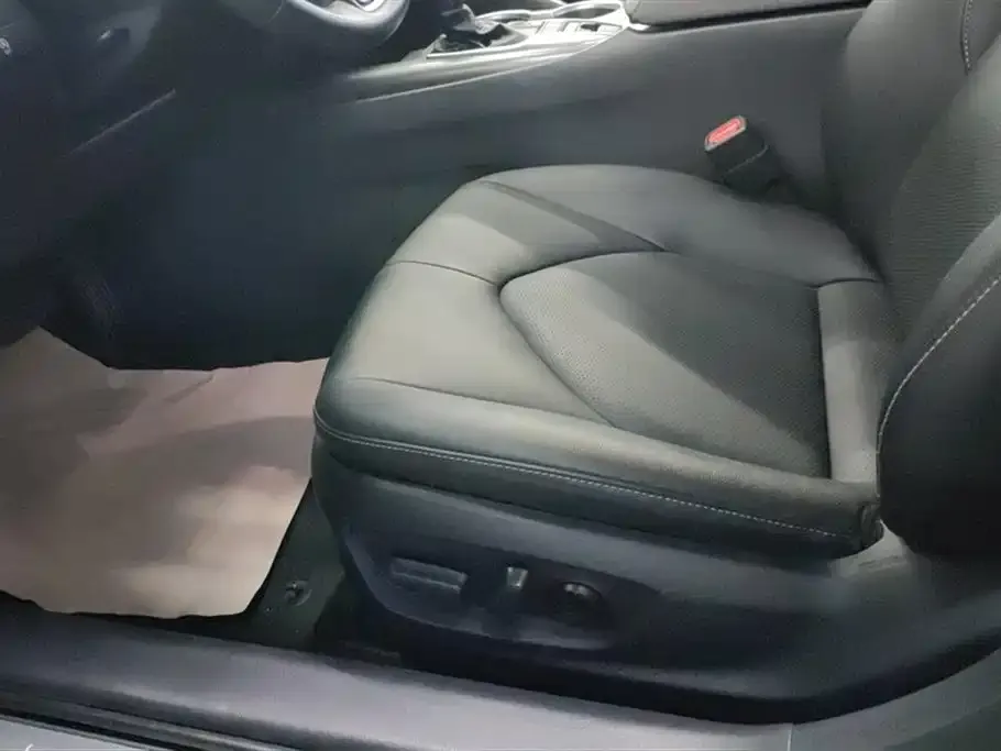 Toyota Camry 2021 из CN, фото 2