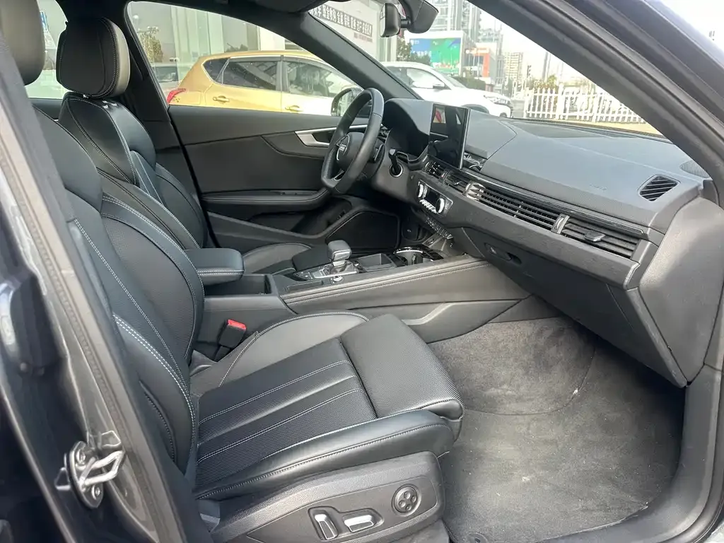 Audi A4L 2024 из CN, фото 2