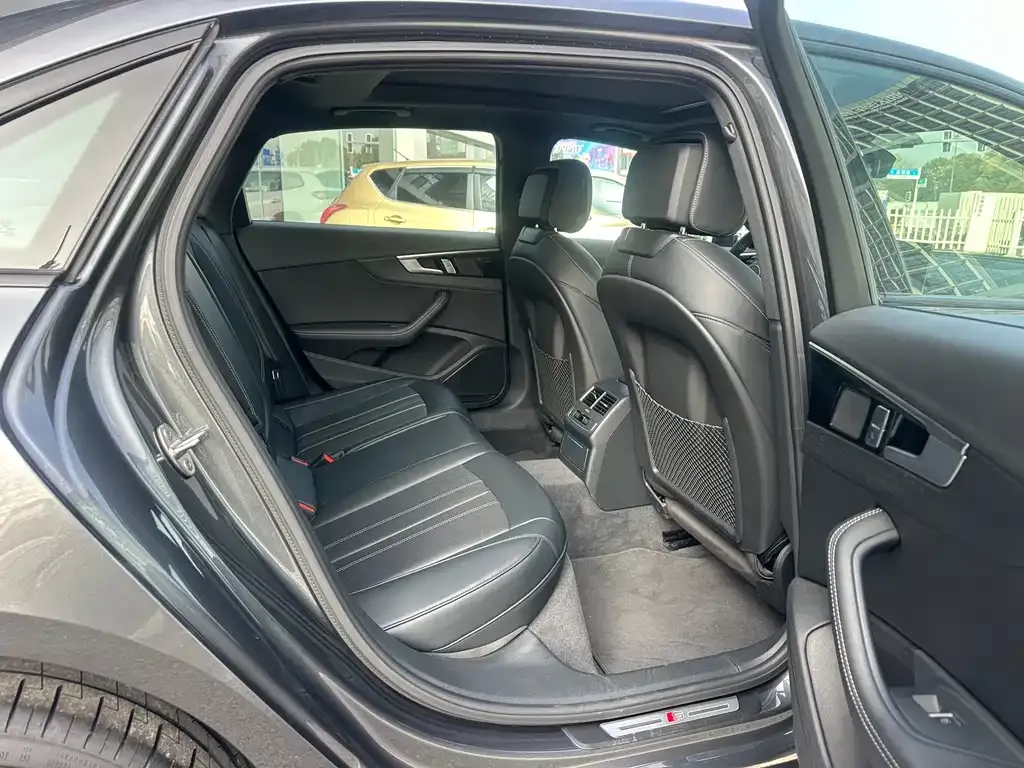 Audi A4L 2024 из CN, фото 3